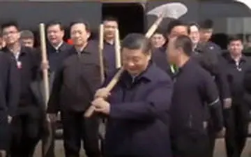  عجیب‌ترین مراسم درختکاری سال با حضور رئیس جمهور چین!