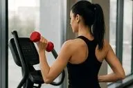 ورزش قبل از غذا یا بعد از آن؟ کدام روش واقعاً چربی‌سوزی بهتری دارد؟