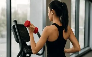 ورزش قبل از غذا یا بعد از آن؟ کدام روش واقعاً چربی‌سوزی بهتری دارد؟