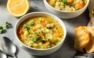 طرز تهیه سوپ برنج؛ پیش‌غذای خوشمزه و مقوی با سبزیجات تازه