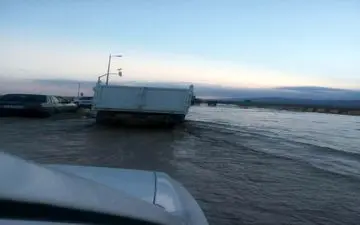 جاده اصلی سمنان- تهران چند ساعتی مسدود شد/فیلم