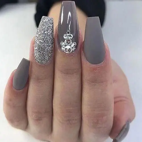 طراحی ناخن با لاک طوسی