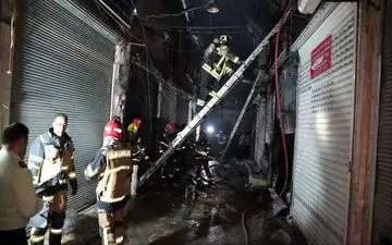 آتش سوزی در بازار قزوین؛ دو واحد تجاری خاکستر شد/ حضور به موقع آتش نشانی مانع از تلفات شد