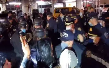 هجوم پلیس نیویورک به شرکت‌کنندگان در تجمع ضدنژادپرستی