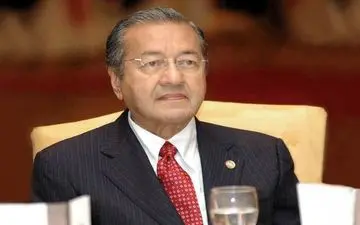  مهاتیر محمد به عنوان نخست وزیر مالزی سوگند یاد کرد