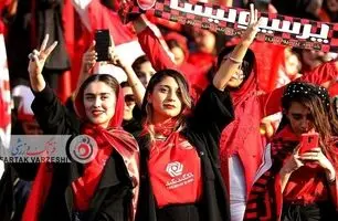 فیلم | ورود پرشور بانوان پرسپولیسی به ورزشگاه شهر قدس