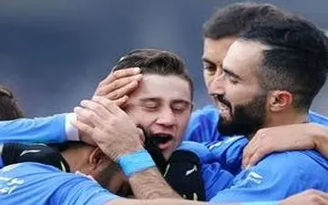 برتری ۲ گله استقلال برابر صنعت نفت در نیمه نخست