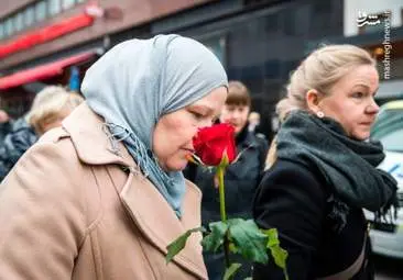 ادای احترام مردم استکهلم به قربانیان حادثه تروریستی + تصاویر
