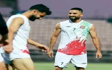 واکنش مهاجم تراکتور به اشک‌های هادی عقیلی بعد از باخت سپاهان/ دلداری مهرداد محمدی (عکس)