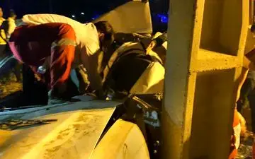 تصادف شدید تیبا با تیرچراغ برق در اتوبان امام علی (ع)