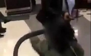 رفتار عجیب مادر جوان با دخترش! +فیلم 