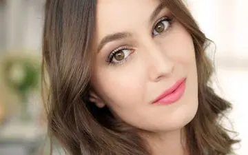 بیا تا بهت بگم چطور در خانه آرایش حرفه ای انجام بدی!