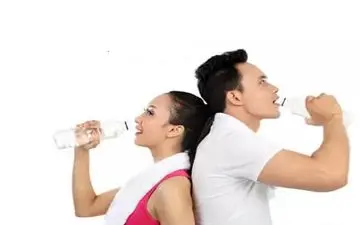  آب خوردن بعد از ارضا شدن عوارض دارد؟