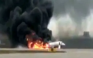 لحظه آتش گرفتن یک هواپیمای مسافربری روسی با ۷۸ سرنشین + فیلم 