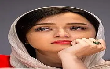 تصویری از ترانه علیدوستی کنار دریا با لباس خانگی