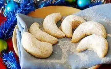 شیرینی خوشمزه درست کن | دستور پخت شیرینی هلالی فندقی!