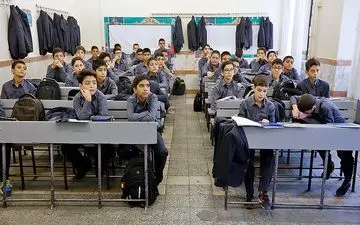 بررسی پیشنهاد تحصیل دانش آموزان در تابستان به جای زمستان/تقویم آموزشی در اختیار آموزش و پرورش قرار گیرد 