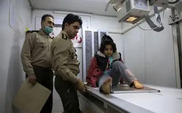 بچه های کرمانشاه هنوز زلزله نقاشی می کنند/استفاده از رنگ های سیاه