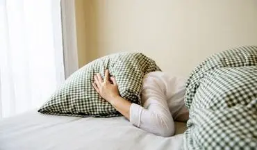 خوابیدن به این شکل باعث فشار به گردن و ستون فقرات و اختلال تنفس می‌شود