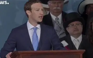 موسس فیس‌بوک به دانشگاه هاروارد برگشت  + فیلم