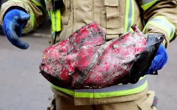 پیدا شدن کلاه یکی از آتش نشانان گرفتار در پلاسکو +عکس