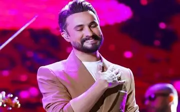 بغض راغب در حین اجرای عاشقانه‌ترین آهنگش! | فیلم