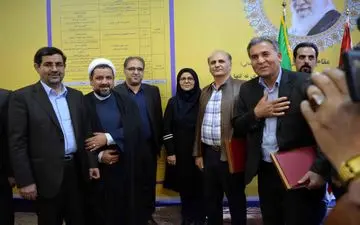 تجلیل از نادر دارستانی سردبیر فرتاک نیوز در آیین افتتاحیه سیزدهمین نمایشگاه کتاب در کرمانشاه