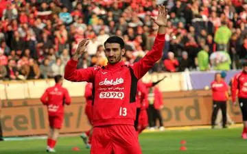 تکرار ماجرای عجیب دفاع راست پرسپولیس در لیگ هفدهم! / کدام یک قربانی تفکر برانکو می شوند؟
