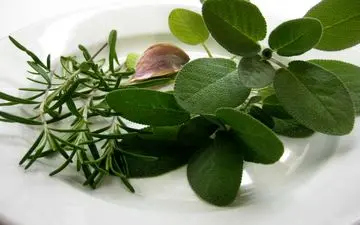 رفع سفیدی مو با روش‌های طبیعی