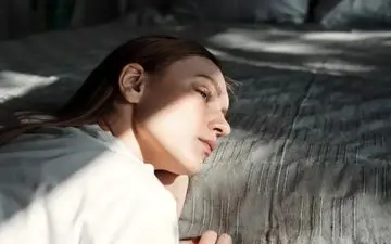 ۶ نشانه پنهان که می‌گوید ناراحتی شما دیگر یک غم ساده نیست، افسردگی است