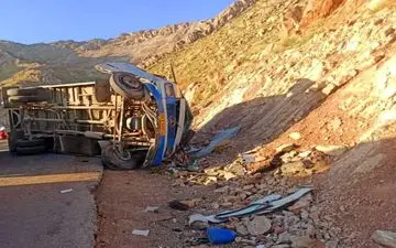واژگونی مینی بوس کوهنوردان در محور پاوه  - روانسر 4 زخمی به جا گذاشت