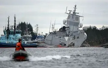 برخورد نفتکش با ناو جنگی در نروژ + فیلم 