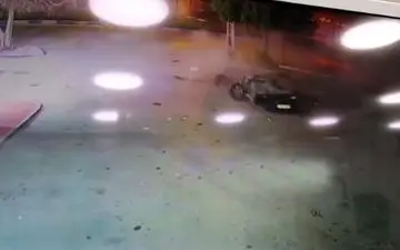 لحظه دلخراش تصادف مرگبار/ خودرو از وسط دو نیم شد