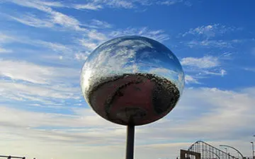 آمدن آسمان به زمین با ساخت آینه ای غول‌پیکر + فیلم 