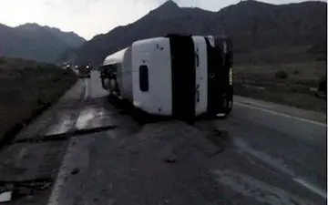 واژگونی یک تریلرنفت کش در پلدختر