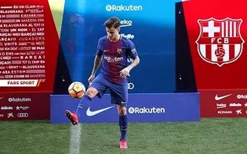 سوتی بازیکنان فوتبال در انجام حرکات نمایشی در مراسم معارفه +فیلم 