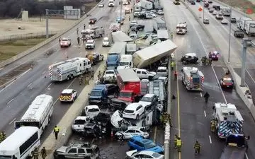 تصادف های زنجیره‌ای در جاده‌های زنجان با ۱۳ مصدوم 