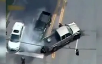 لحظه دستگیری راننده متخلف حین تعقیب و گریز در کنتاکی + فیلم