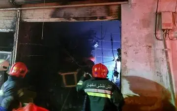 آتش سوزی در بازار کفاش‌های اصفهان در میدان نقش جهان
