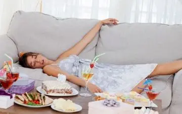 دلیل واقعی خواب آلودن بعد از ناهار چیست؟