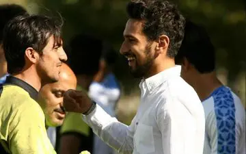  استقبال ویژه کاپیتان استقلال از مهاجم مصدوم