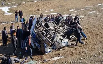 واژگونی مینی بوس در محور عجب شیر-آذرشهر، یک کشته و ۲ مصدوم برجا گذاشت