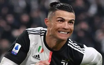 خبرسازی رونالدو با «آی‌پاد» ارزان‌ قیمتش + عکس