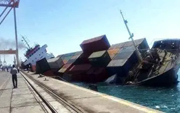 
اولین فیلم از غرق شدن یک کشتی در بندر شهید رجایی