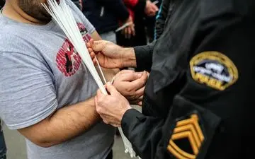 دستگیری اراذل و اوباش خیابان جمهوری با تیراندازی پلیس 