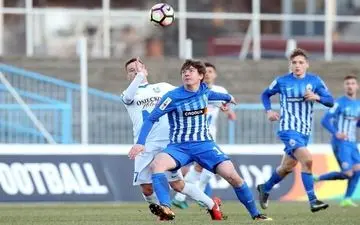 شکست لوکوموتیو پشت‌ درهای بسته و در غیاب کریمی 