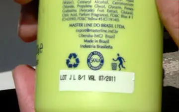 تغییر تاریخ انقضای شامپوهای فاسد برای فروش در بازار + فیلم