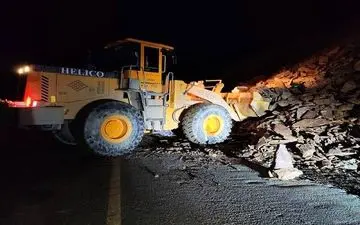 آزادراه تهران_شمال مسدود شد! سیلاب و ریزش کوه عامل انسداد
