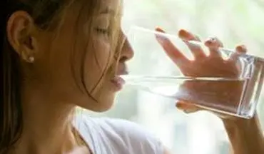 از عوارض نوشیدن آب همراه با غذا باخبرید؟