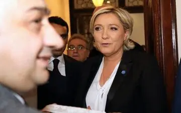 "مارین‌لوپن"حاضر نشد روسری سرکند